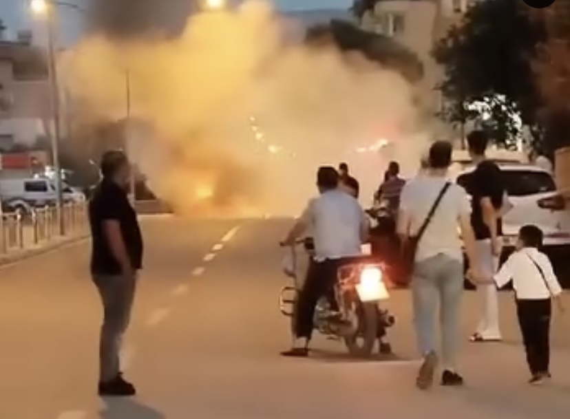 Reyhanlı'da Meydana Gelen Araç Yangını Paniğe Neden Oldu
